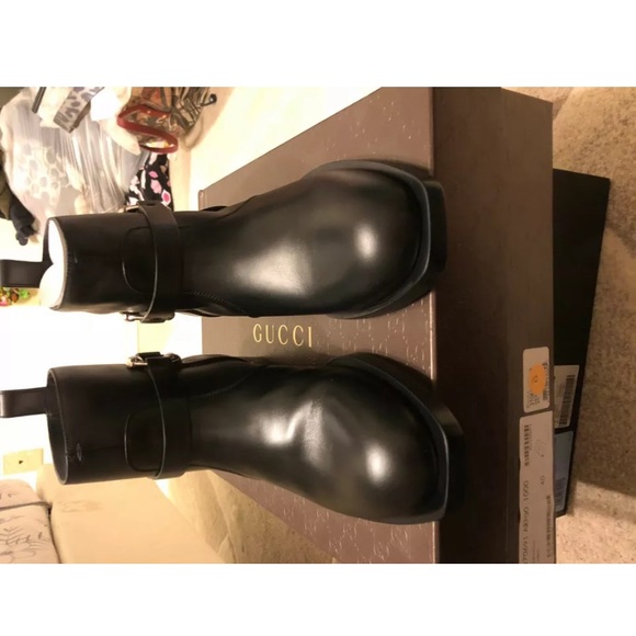 Auth Gucci wome black leather ankle boot 40/10 - Picture 2 of 5
